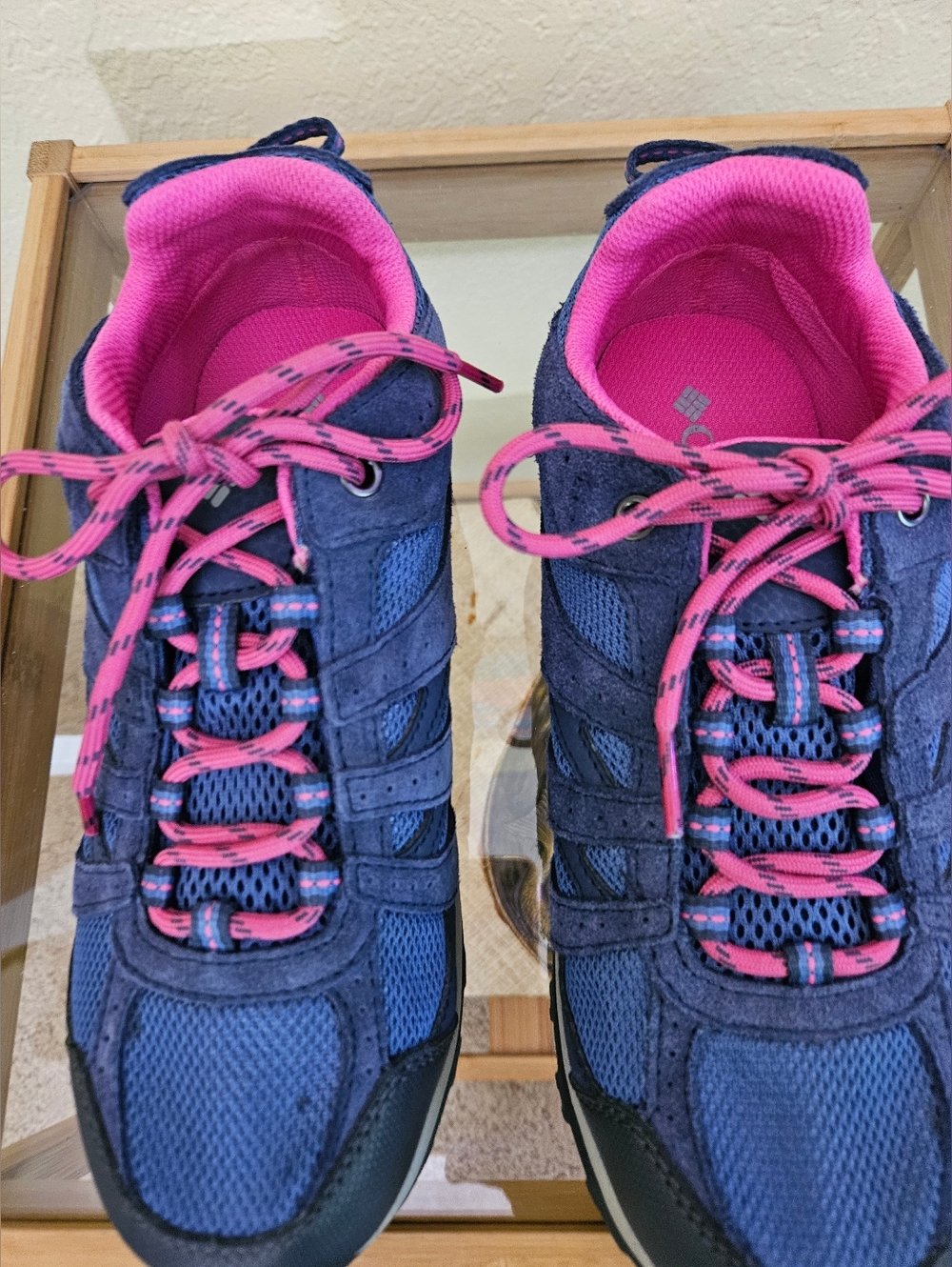 NWOT Columbia Redmond  Women's Navy and Hot Pink Trail Walkers Size 7 / 7.5 - Picture 2 of 9